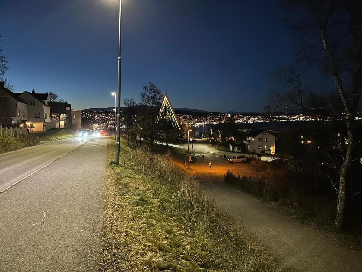 Tromsdalen Aurora Apartments ทรอมโซ ภายนอก รูปภาพ